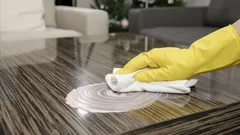 Nábytek bude zářit: jednoduchý trik leštění, který používají všechny úklidové firmy